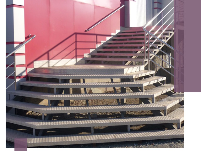 Лестницы для магазина в Раменском — изготовление и монтаж