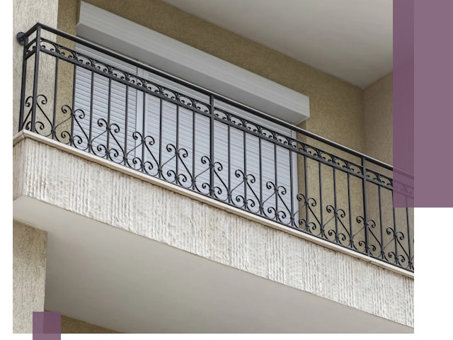 Балконные ограждения из металла и стекла в Раменском для домов