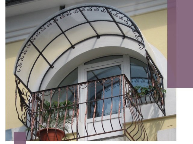 Козырьки над балконом в Раменском — изготовление и монтаж